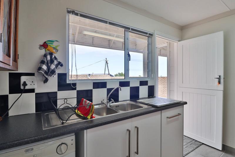 4 Bedroom Property for Sale in Outeniqua Strand Western Cape